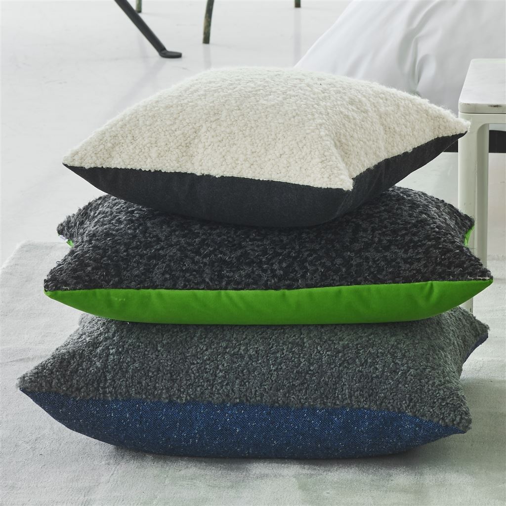 Coussin en laine bouclette Fontenoy Charcoal & Grass