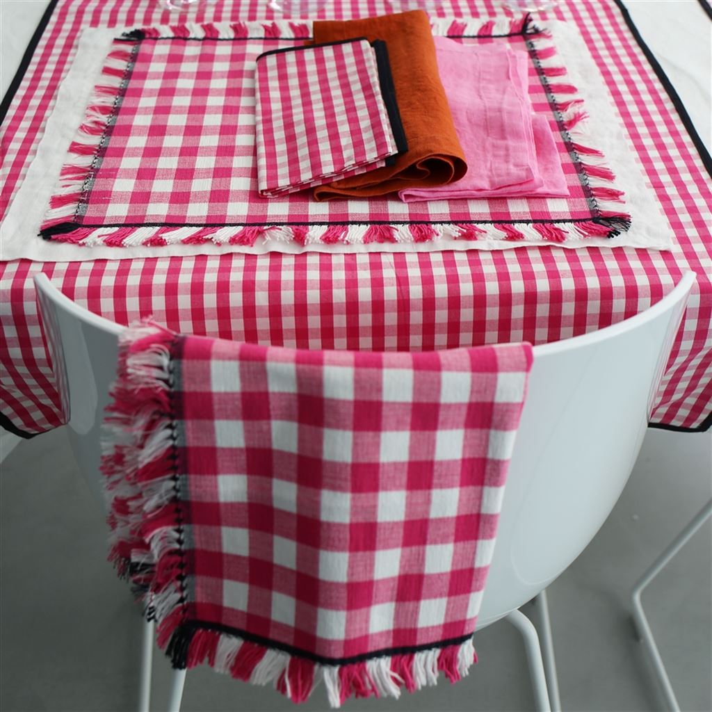 Saliya Fuchsia Runner, Placemats & Napkins 