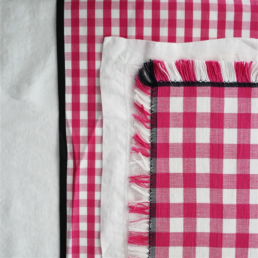 Saliya Fuchsia Runner, Placemats & Napkins 