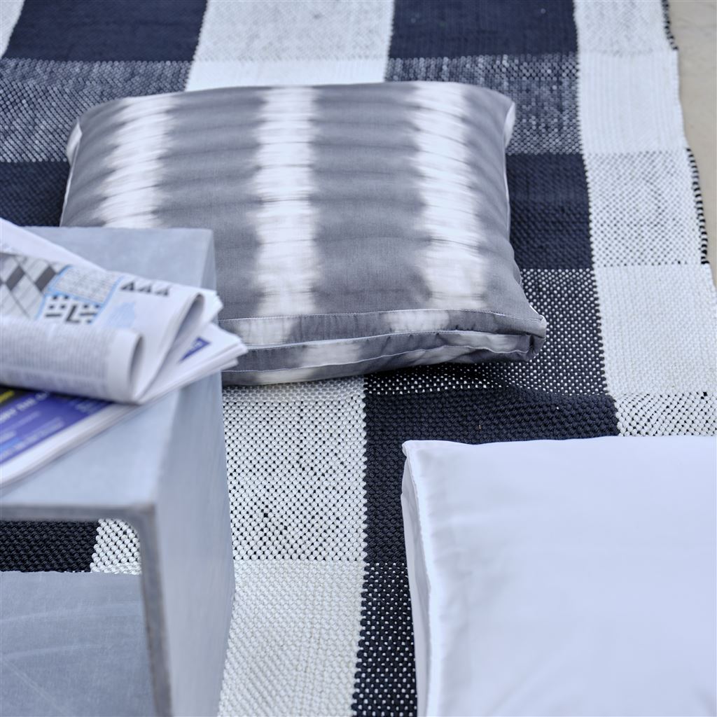 Saliya Noir Outdoor Rug