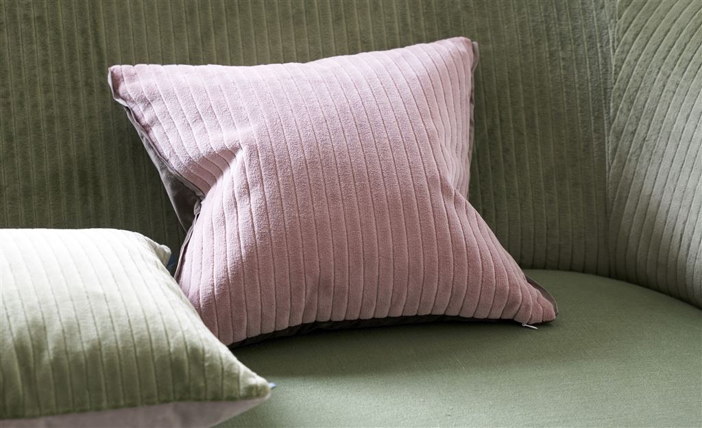 VELVET CUSHIONS 