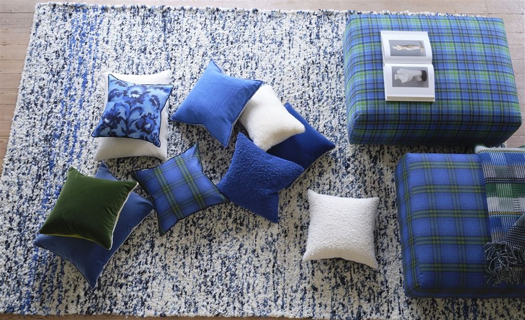 CUSHIONS 