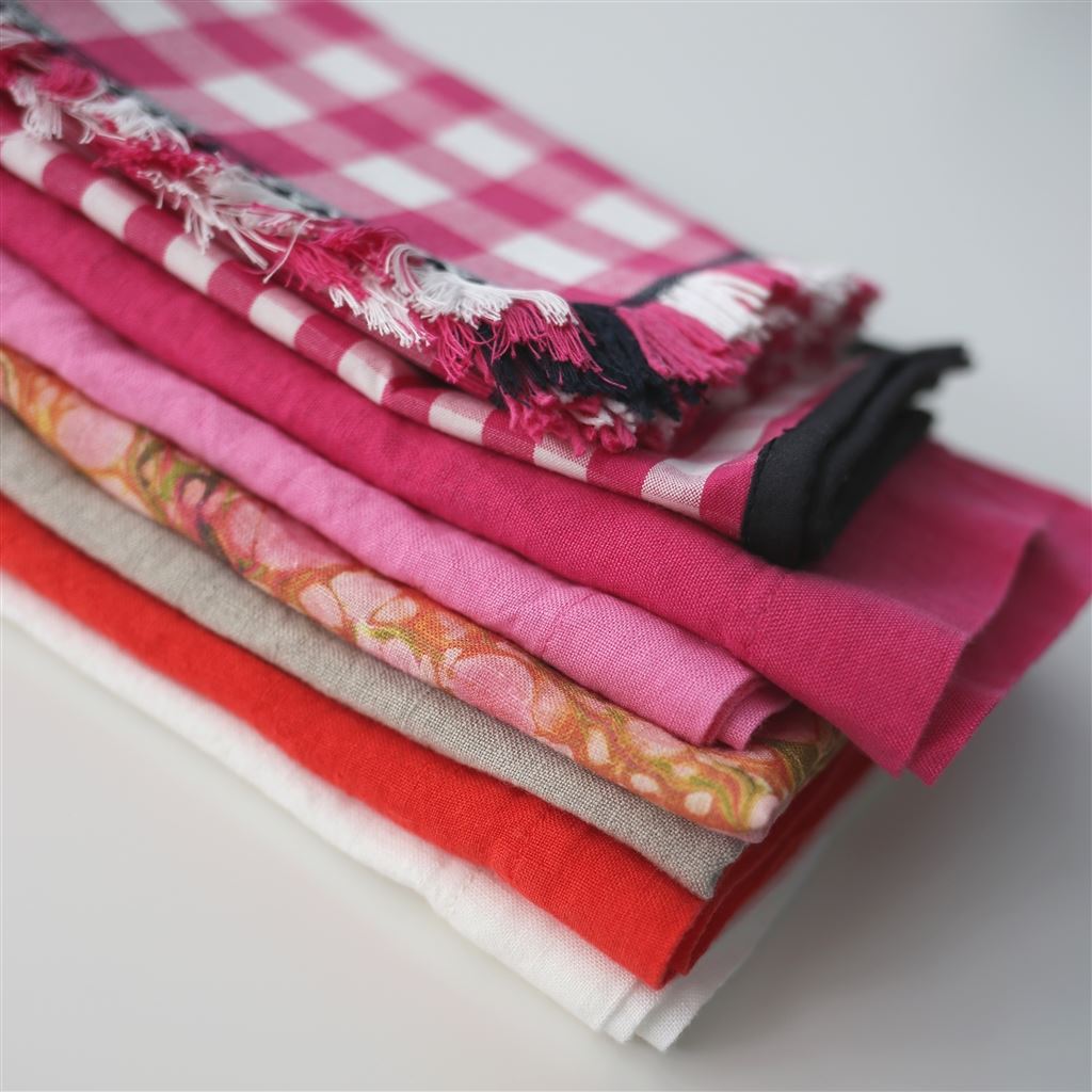 Lario Fuchsia Linen Table Cloth, Runner, Placemats & Napkins 