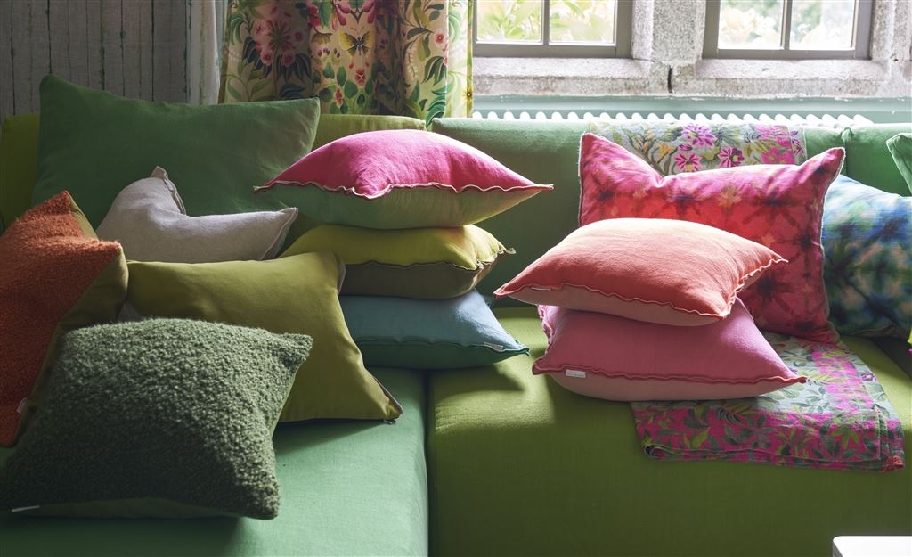CUSHIONS 