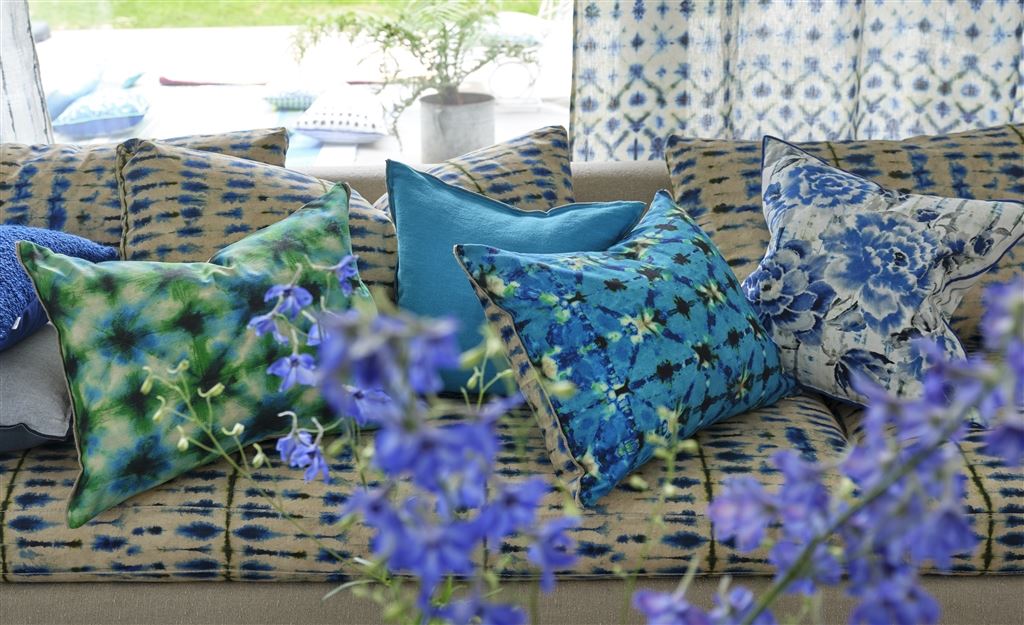 THROW PILLOWS