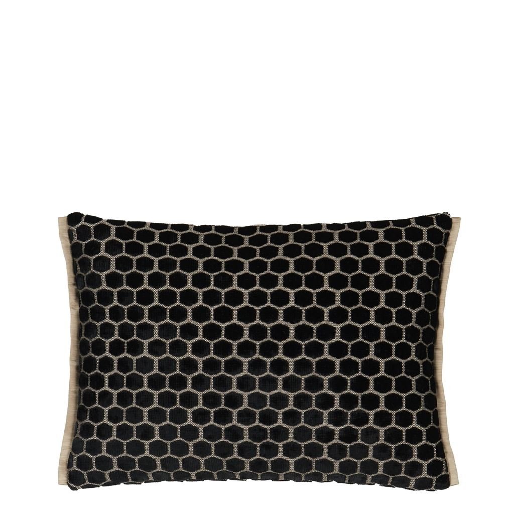 Jabot Noir Cushion