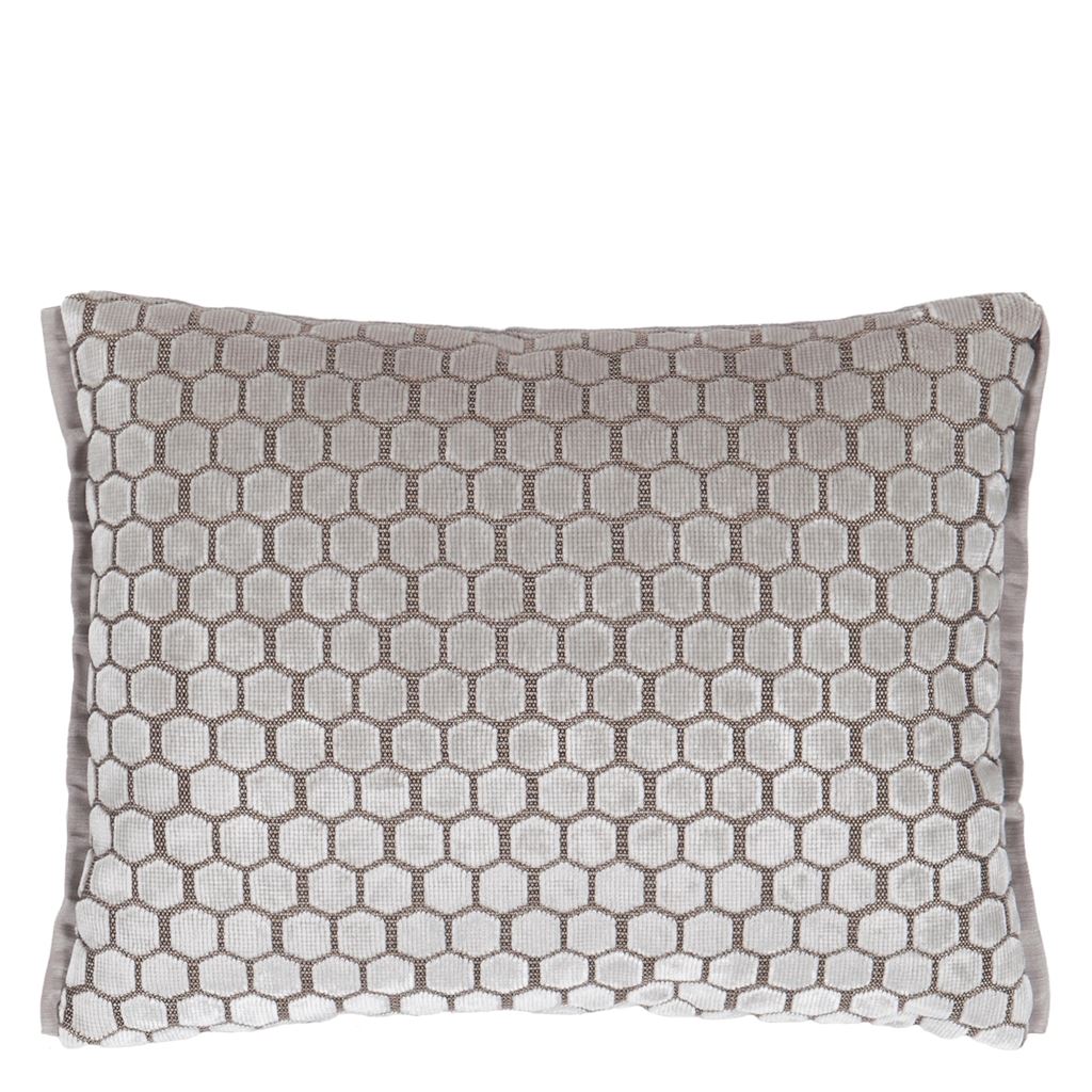 Jabot Oyster Cushion