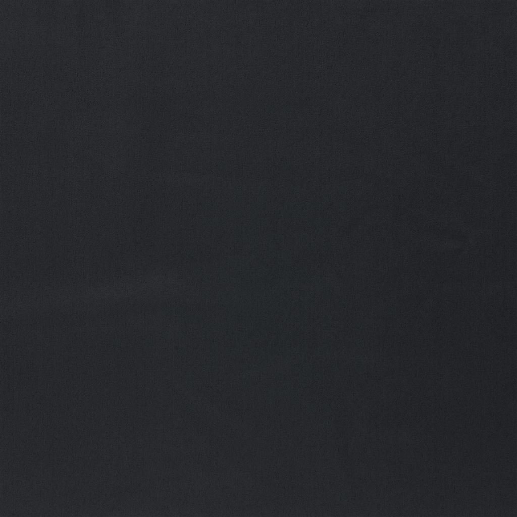 Mezzola Moda - Noir Cutting