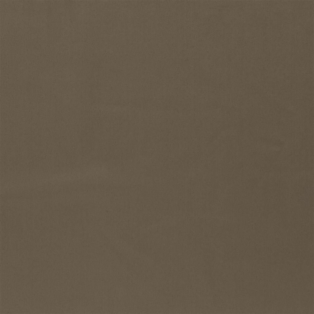 Mezzola Moda - Walnut Cutting