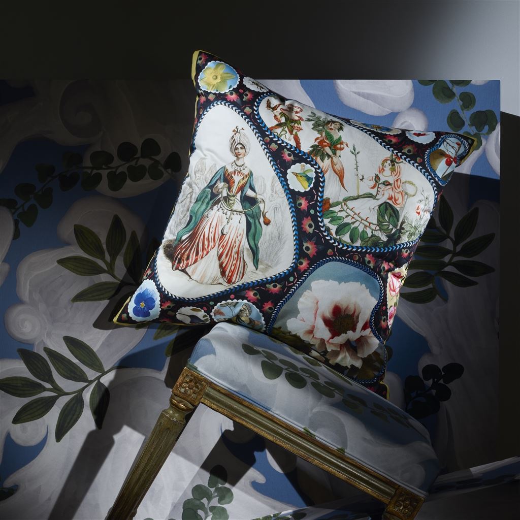 Le Jardin Feerique Multicolore Cushion