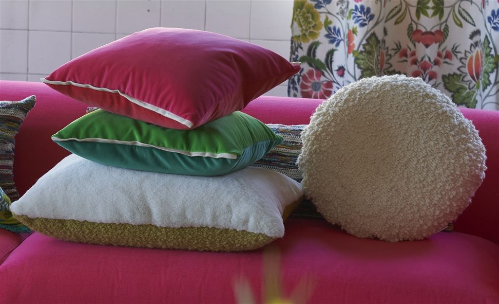 PLAIN & TEXTURED CUSHIONS