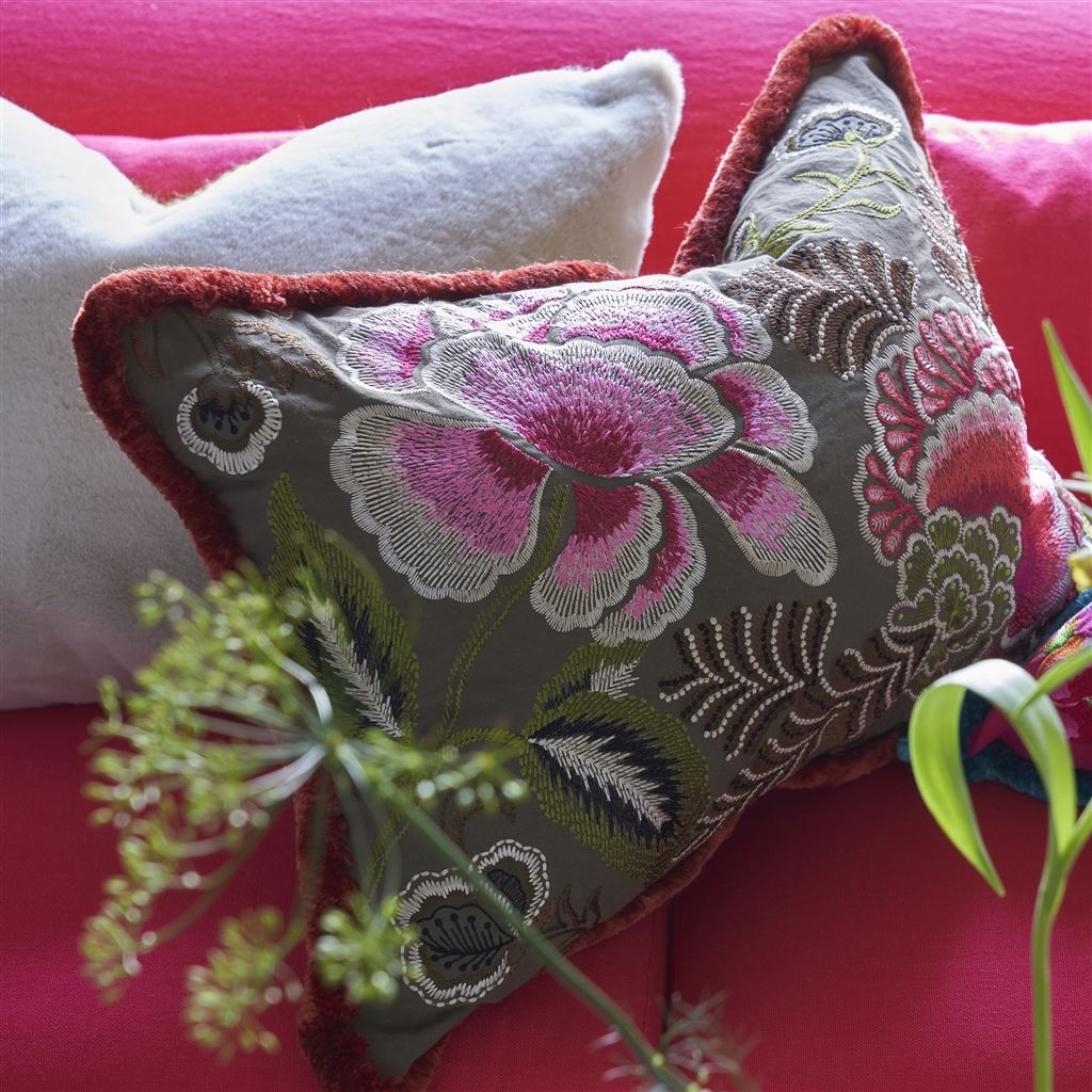 Coussin Rose De Damas Embroidered Cranberry 