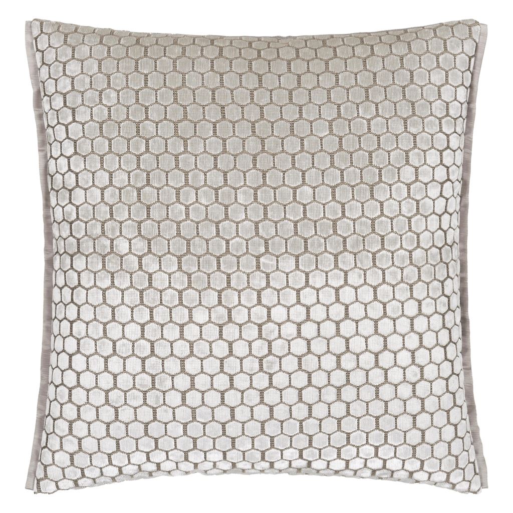 Jabot Oyster Cushion