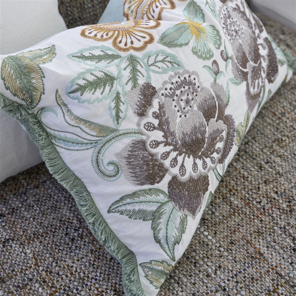 Coussin Isabella Embroidered Cameo Linen