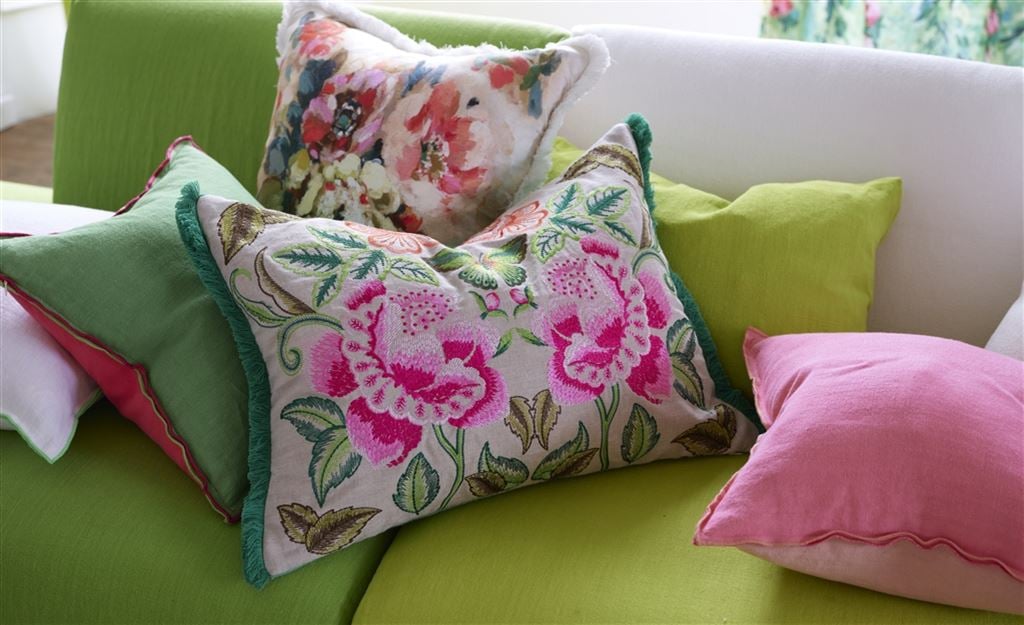 THROW PILLOWS