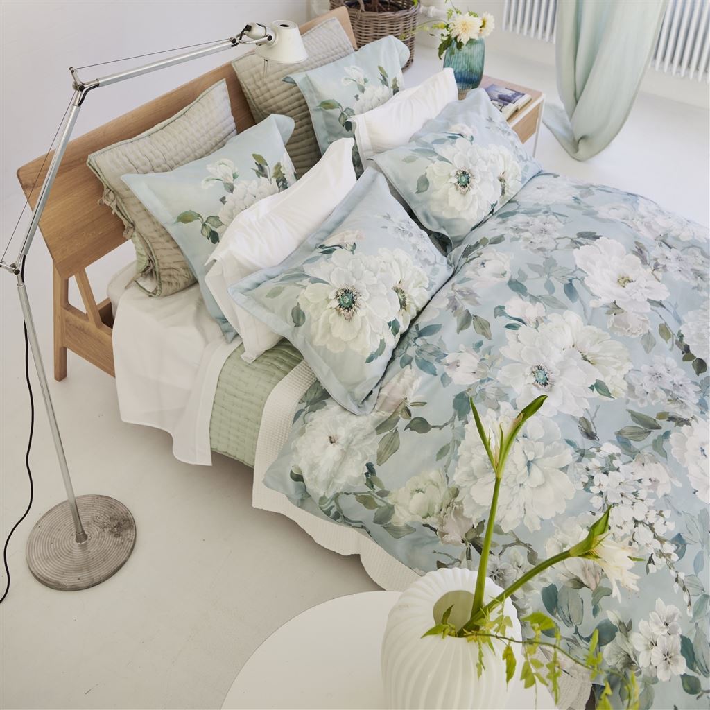 Fleurs Blanche Platinum Bedding