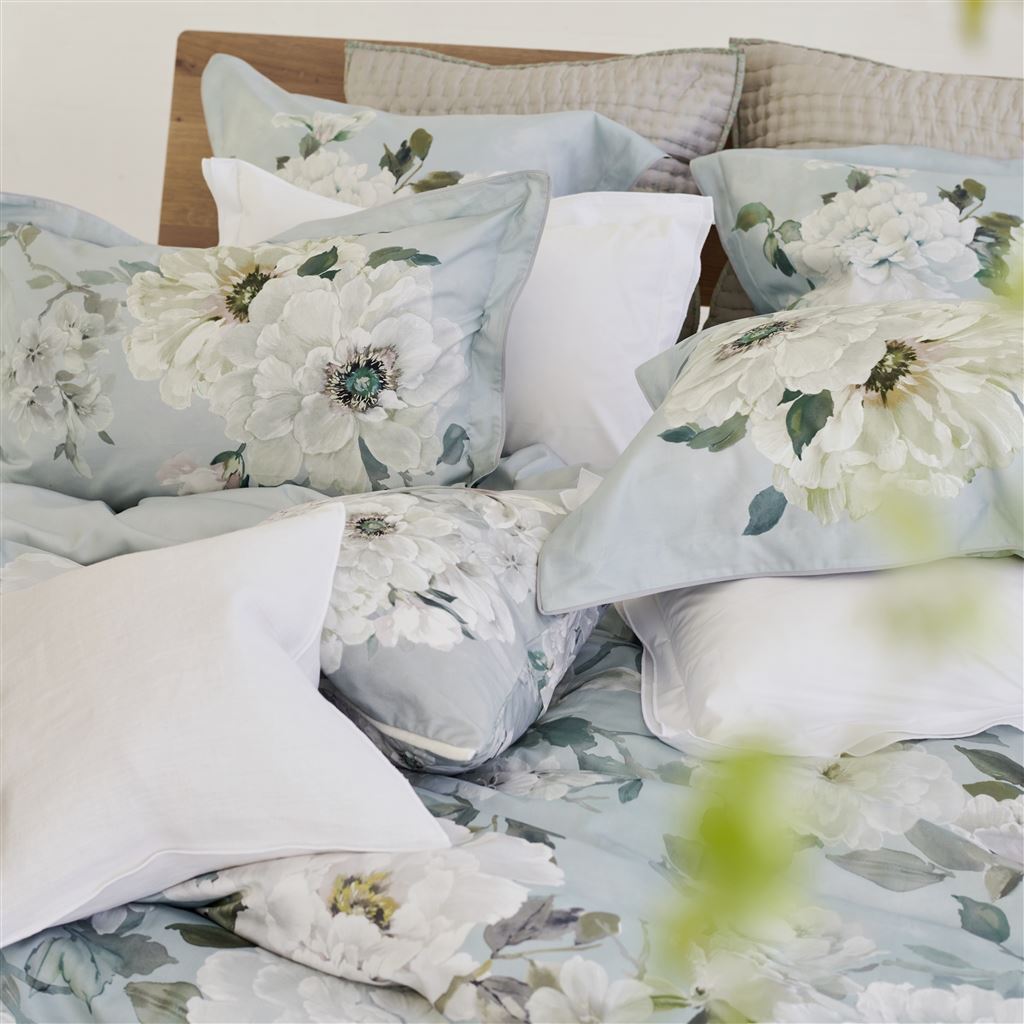 Fleurs Blanche Platinum Bedding