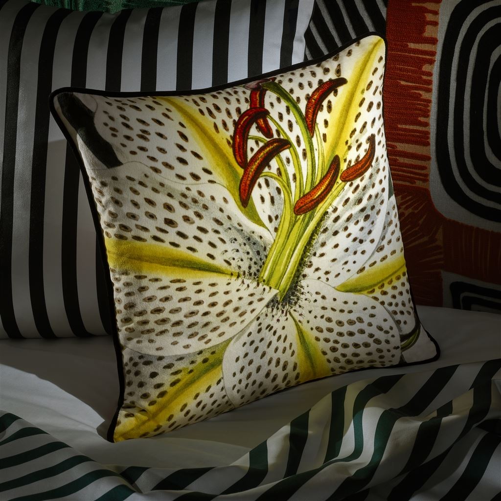 Flowered Craie Decorative Pillow