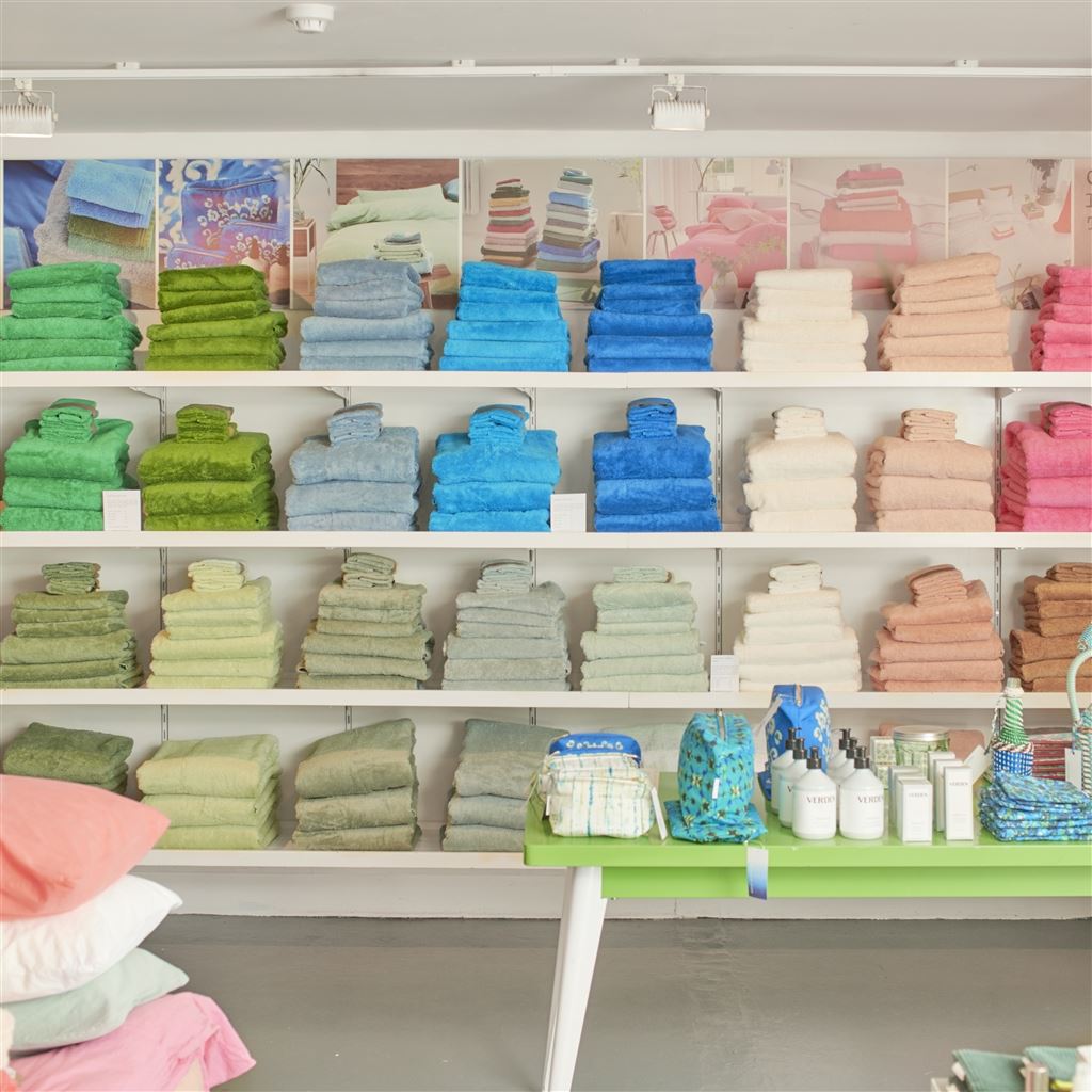 UP TO 50% OFF CUSHIONS, RUGS, BED & BATH, DINING & ACCESSORIES