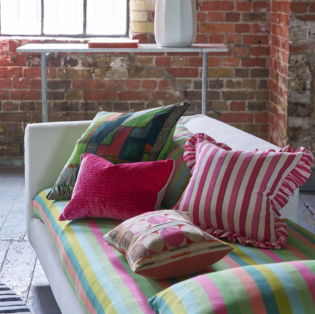 WIN A SARAH RAVEN COURSE & £250 ACCESSORIES