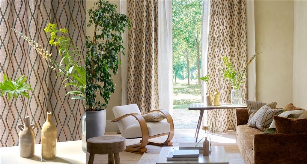 GEOMETRIC DECORATIVE WEAVES