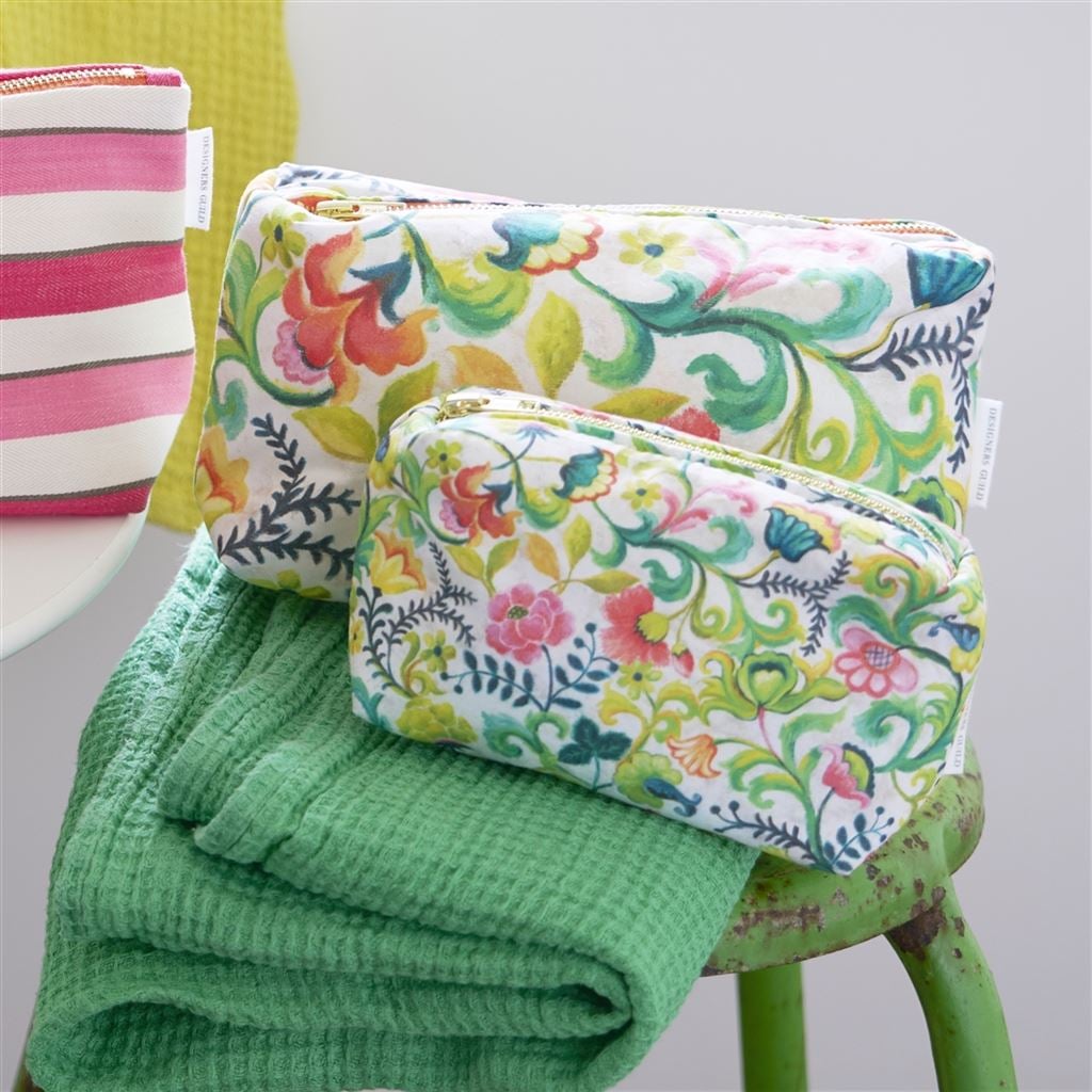 Osier Damassé Fuchsia Large Washbag