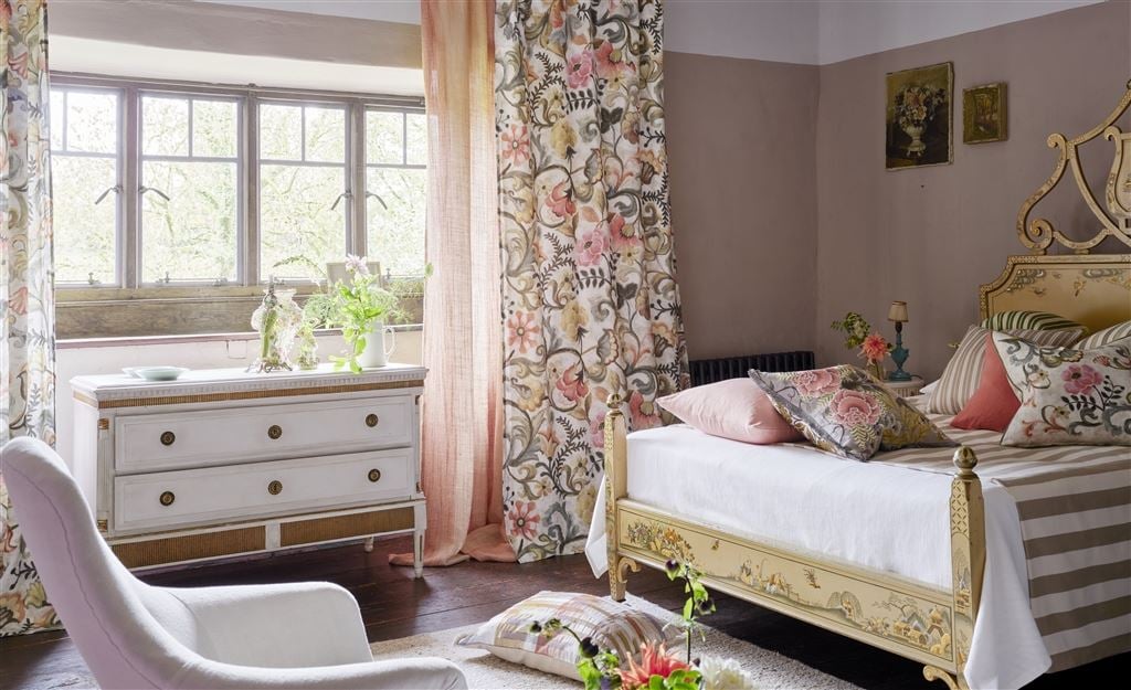 Tricia Guild dahlia collection with Sarah Raven                       