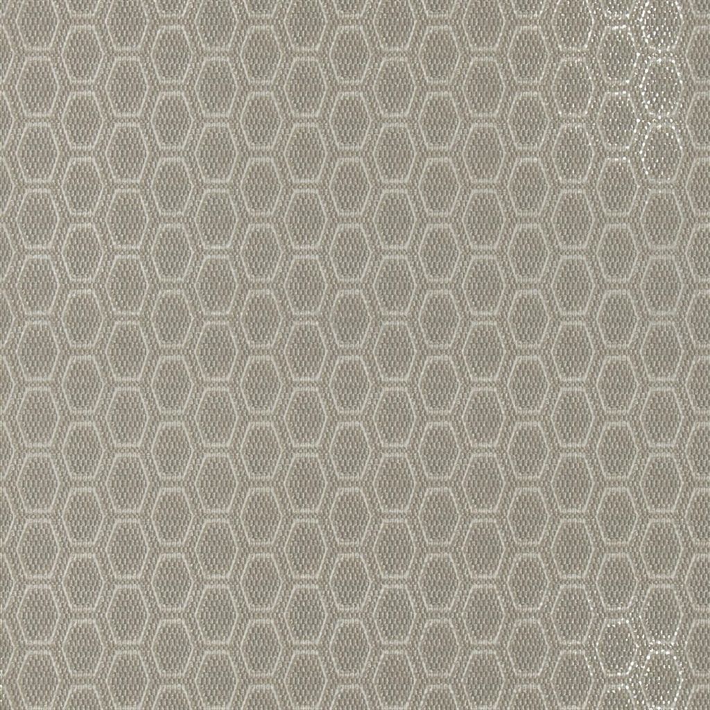 Giuliano - Linen Cutting