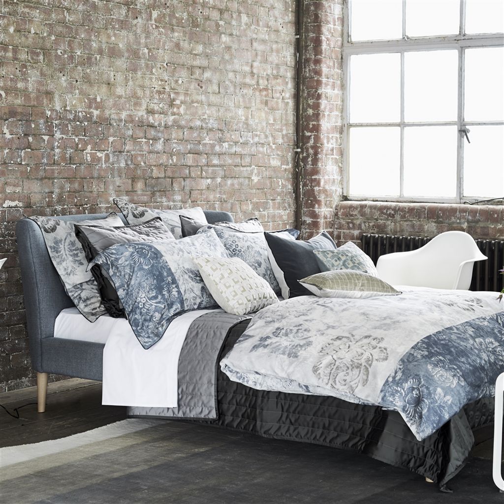 Damasco Graphite Bedding