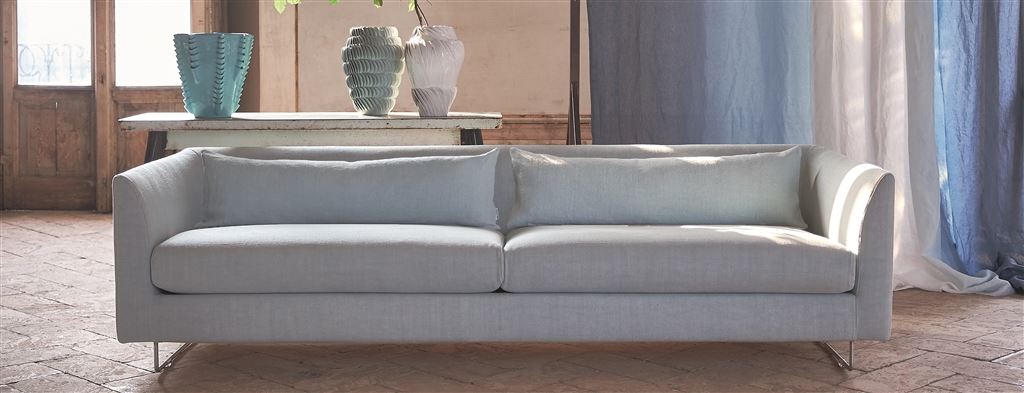 Chaise Sleek avec coussins en Cale Rein 