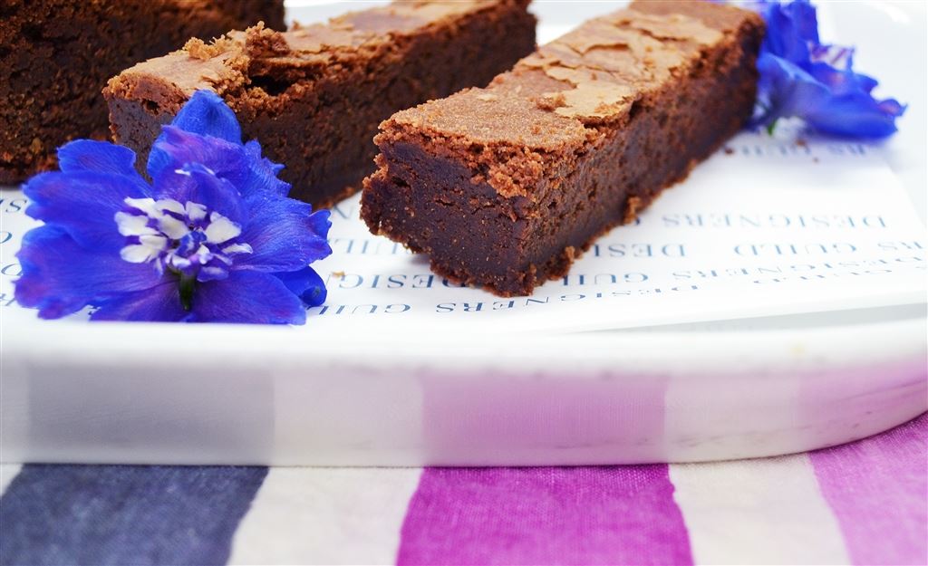 Valentine's Chocolate almond brownies                                 