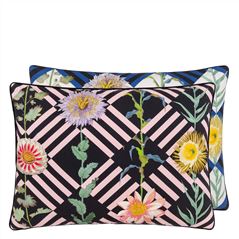 Flower's Game Bourgeon Decorative Pillow 