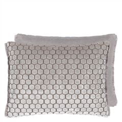 Jabot Oyster Velvet Cushion