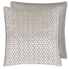 Jabot Oyster Velvet Decorative Pillow