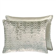 Marlia Oyster Cushion