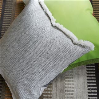 Outdoor cushion fabrics and ready-made outdoor cus