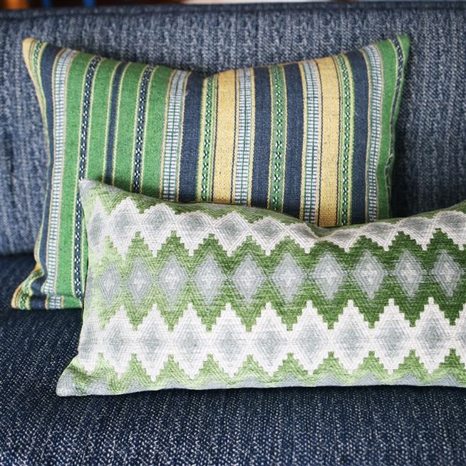 Almacan Grass Decorative Pillow