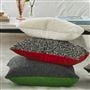 Coussin en laine bouclette Elliottdale Charcoal & Scarlet