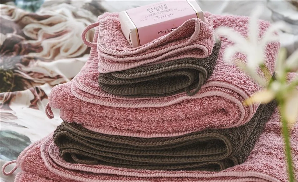TOWELS & BATH MATS 