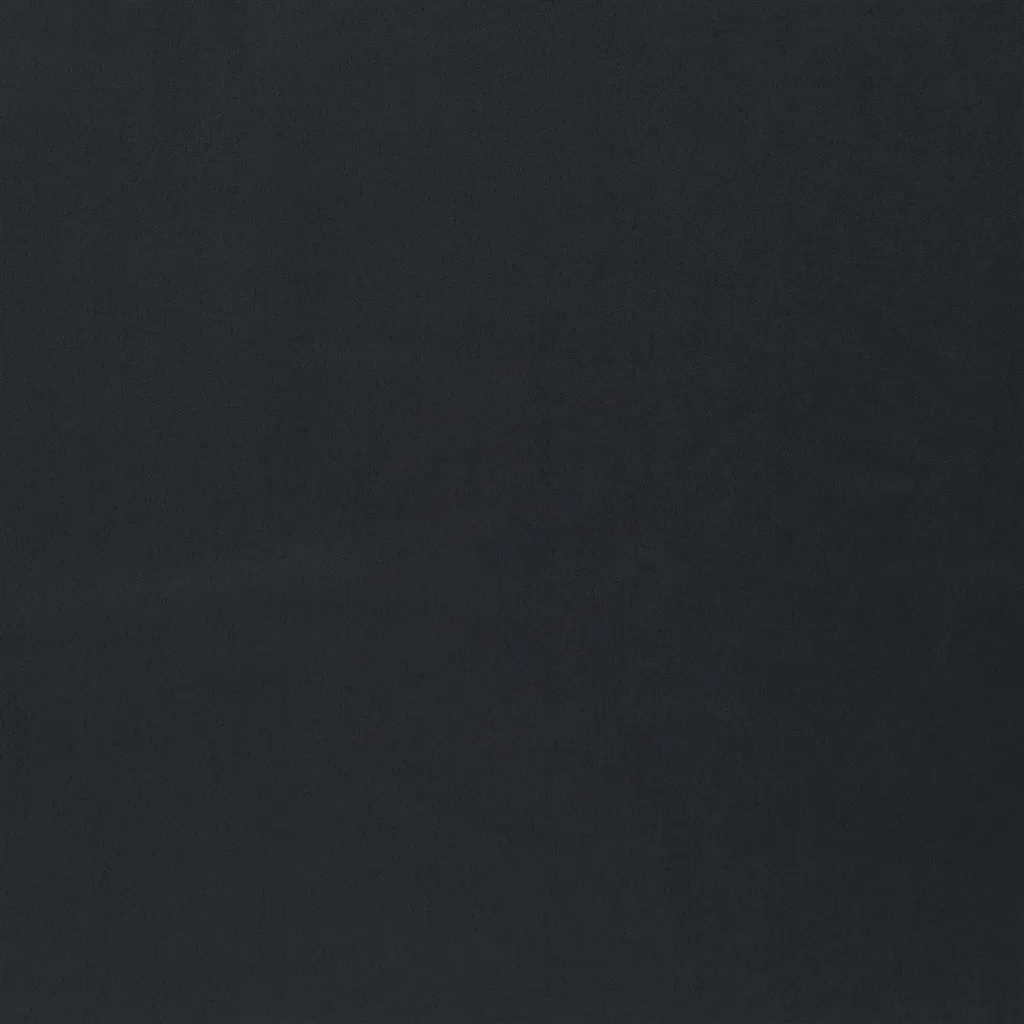 Mezzola Moda - Noir Cutting