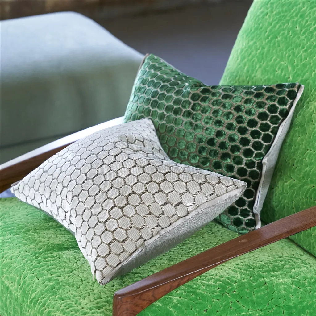 Jabot Emerald