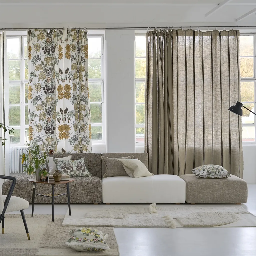 Eleonora Linen Cameo Cushion