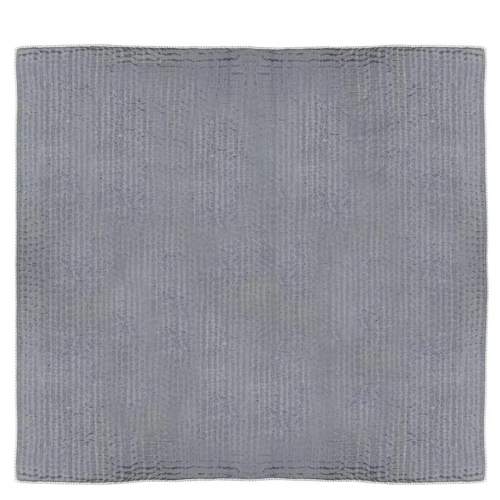 Chenevard Chalk & Graphite Steppdecke und Kissen