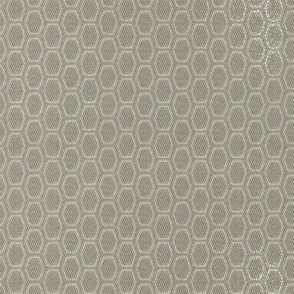 Giuliano - Linen Cutting